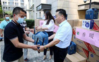 【關愛員工】情系職工,端午慰問暖人心1_副本.jpg